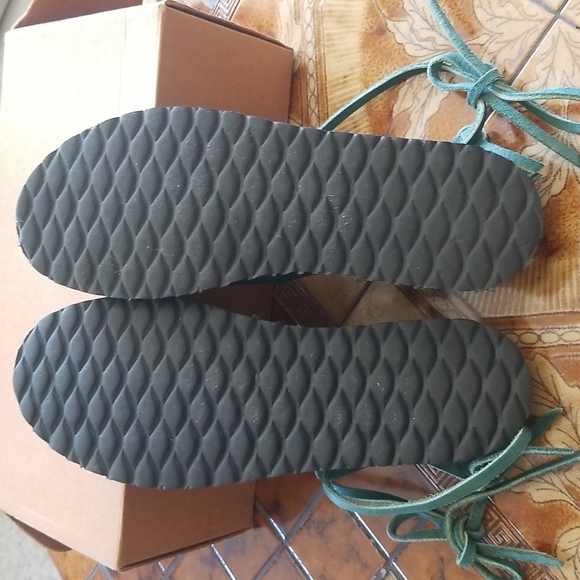 UNIQUE Rustic small batch sandals NIB - Picture 8 of 12